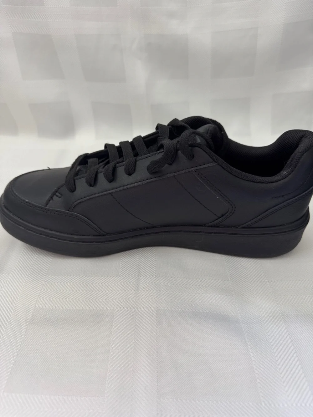 Under Armour all black